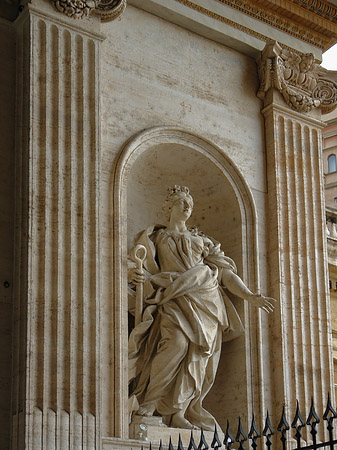 Statuen am Petersplatz - Vatikanstaat